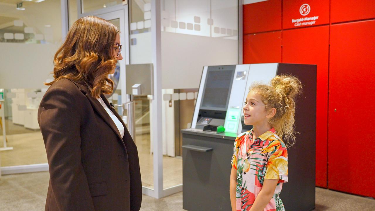 © ORF/nio film/Tamara Diepold MIKA - Dem Geld auf der Spur