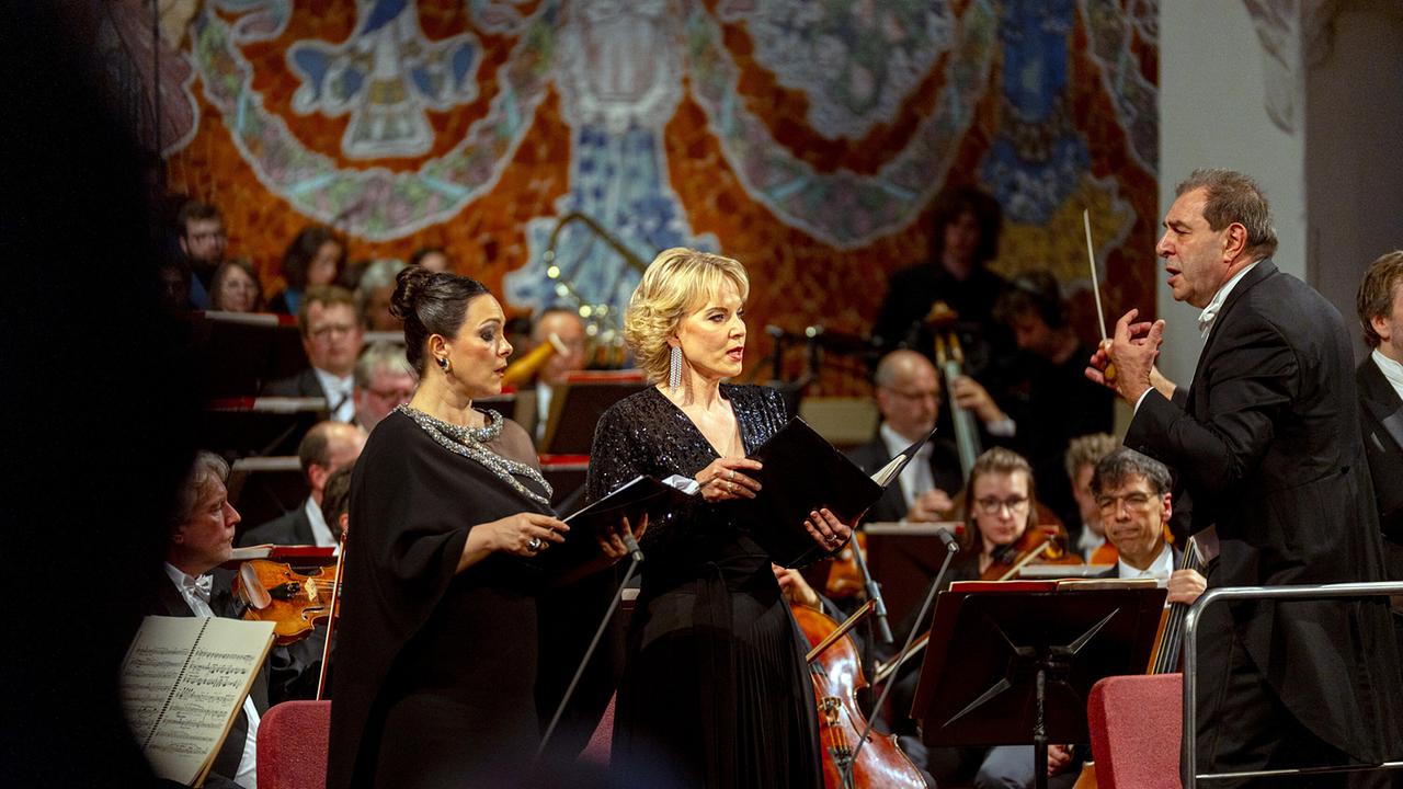 © ORF/Unitel/Jörg Simanowski Verdis Requiem aus Barcelona - mit Elina Garanca